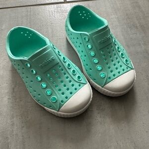 NWOT Native Jefferson Shoes Size C5 Mint